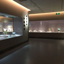 專業(yè)展覽展柜定制與安裝 連接藝術與觀眾的無形橋梁
