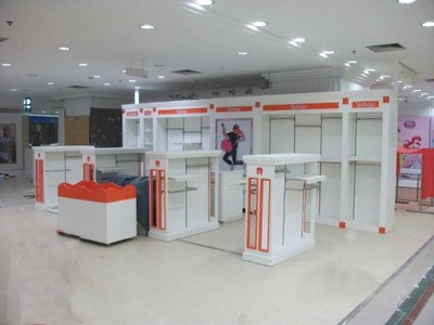 服裝展柜蘇州誠鳴展柜廠設計定制安裝