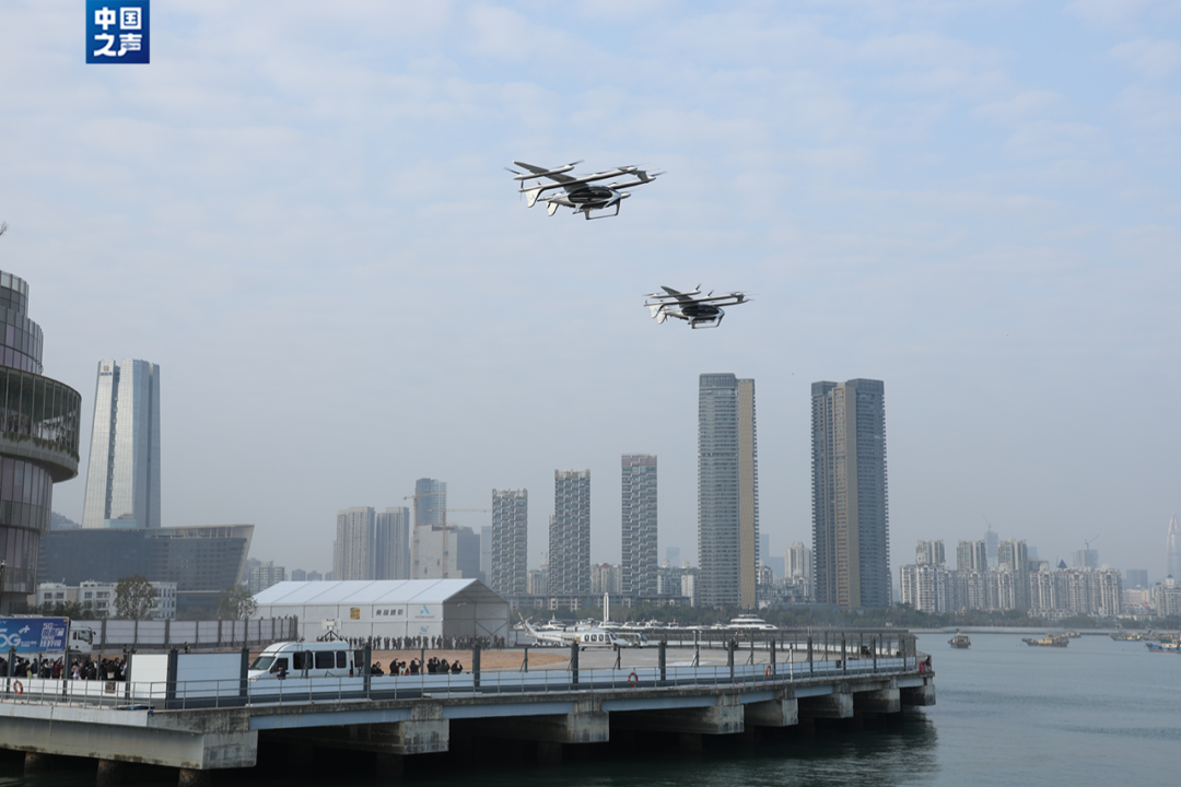 首飛成功！“空中出租車(chē)”繪就上海智慧交通新圖景